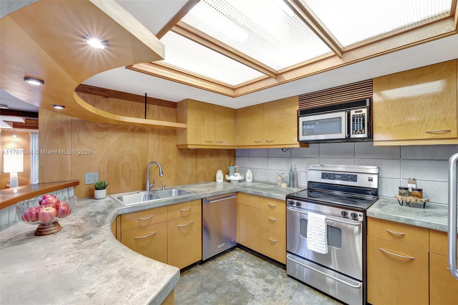 2410 SW 29th Way Fort Lauderdale, FL 33312 2410 SW 29th Way Fort Lauderdale, FL 33312
