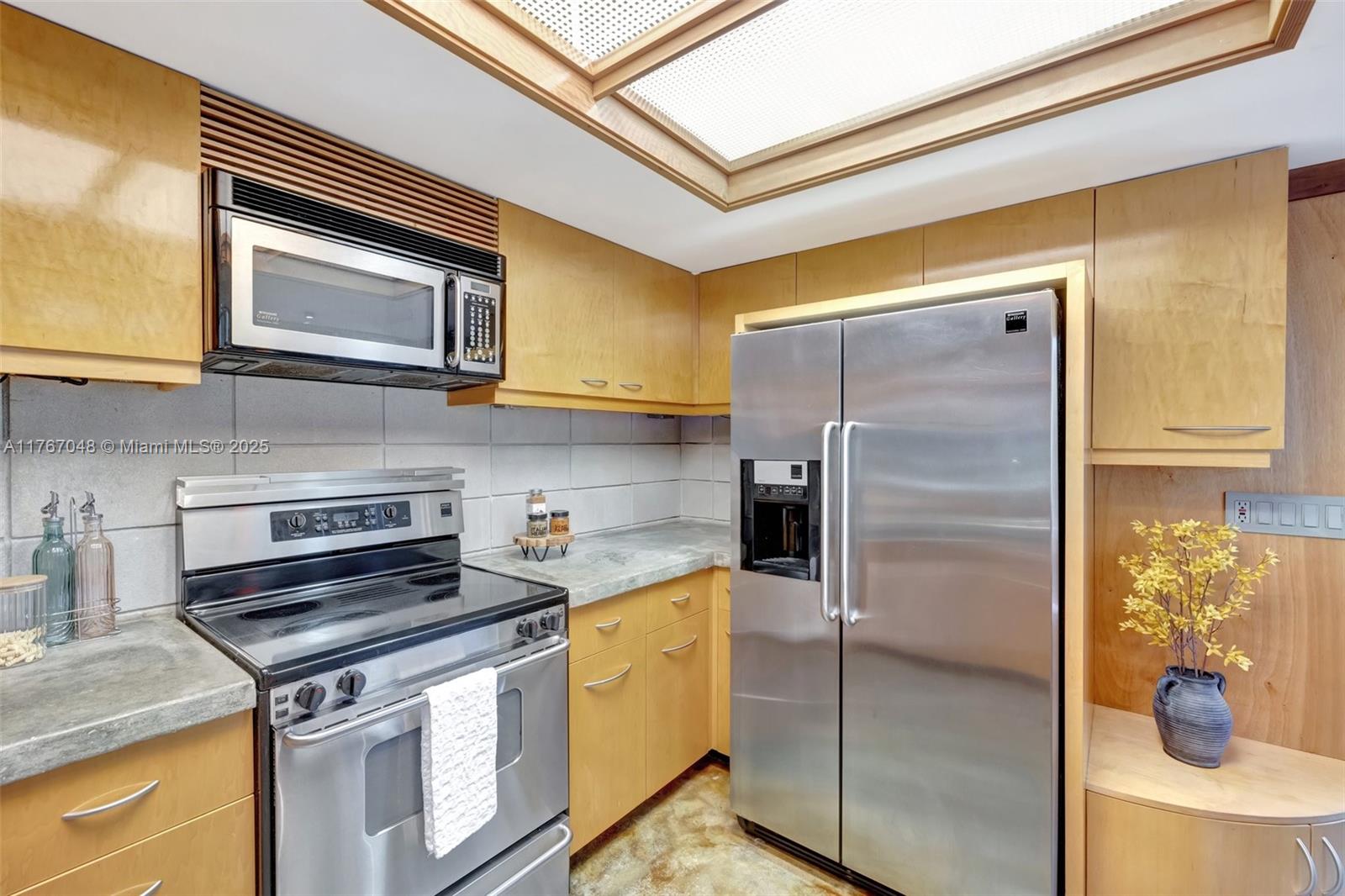 2410 SW 29th Way Fort Lauderdale, FL 33312 2410 SW 29th Way Fort Lauderdale, FL 33312