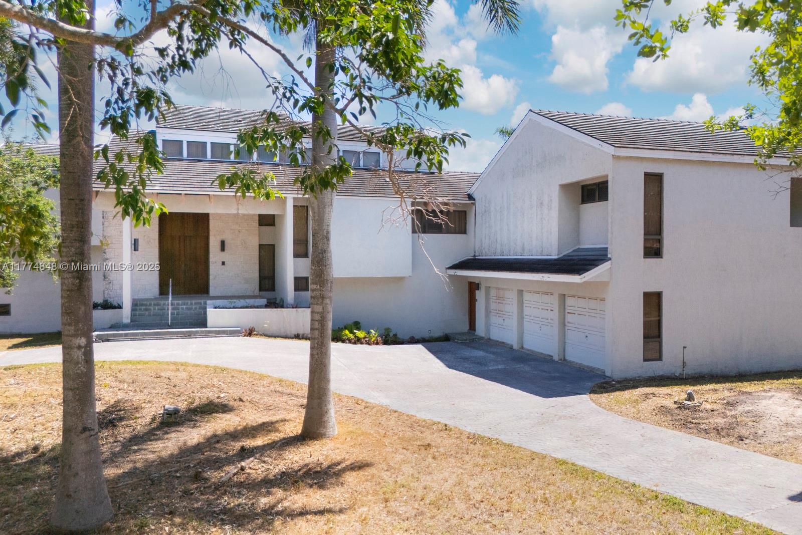 30 Leucadendra Dr Coral Gables, FL 33156 30 Leucadendra Dr Coral Gables, FL 33156