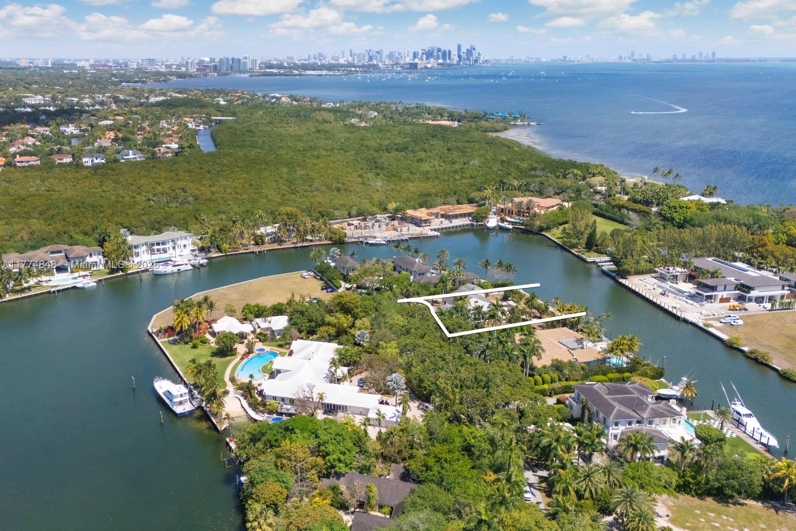 30 Leucadendra Dr Coral Gables, FL 33156 30 Leucadendra Dr Coral Gables, FL 33156