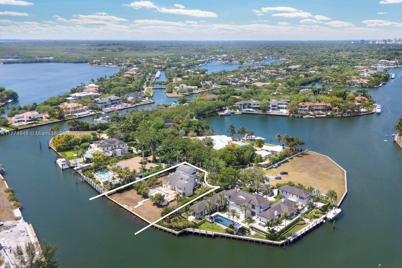 30 Leucadendra Dr Coral Gables, FL 33156 30 Leucadendra Dr Coral Gables, FL 33156