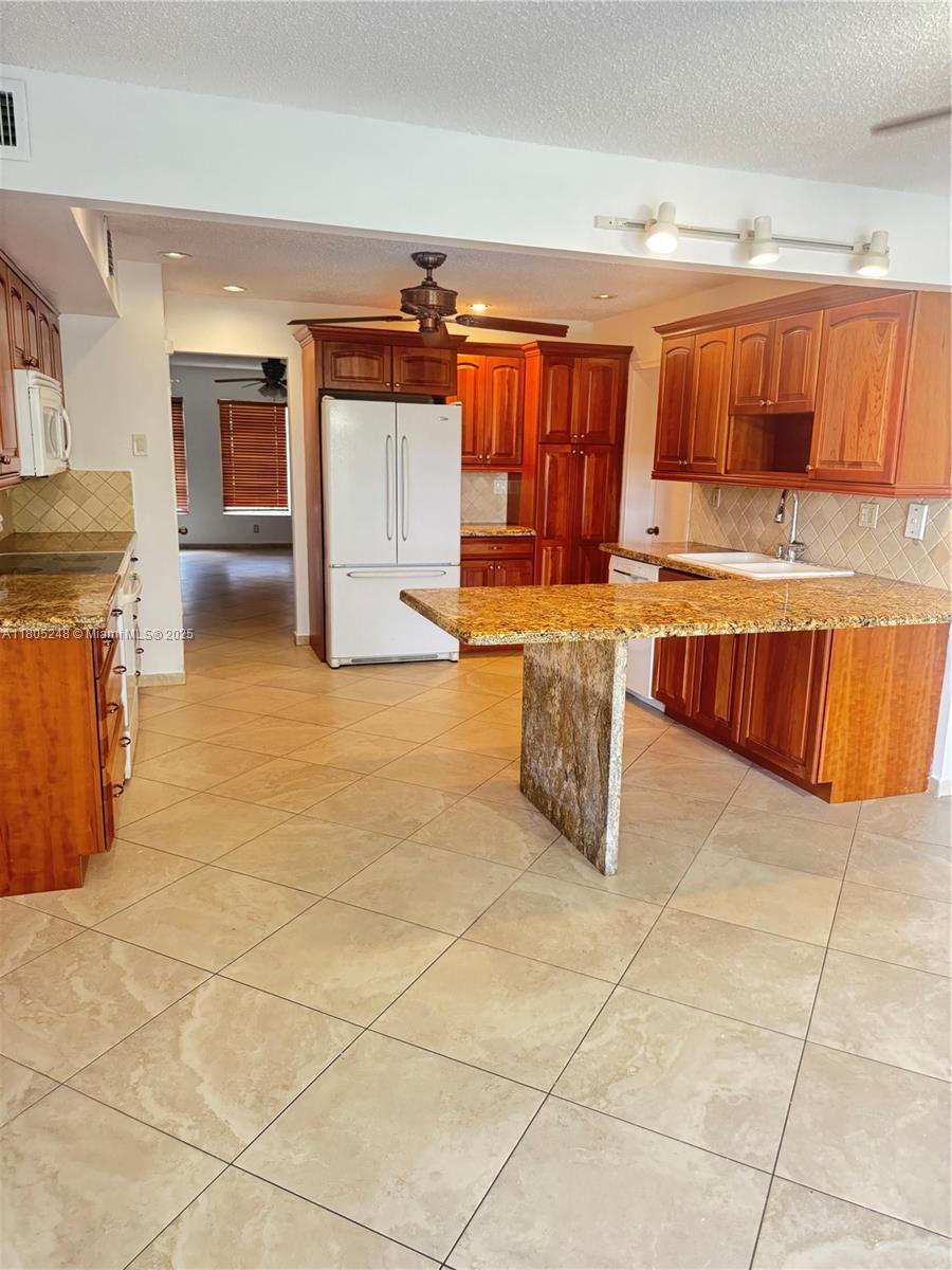 3111 Coral Spgs Dr #215