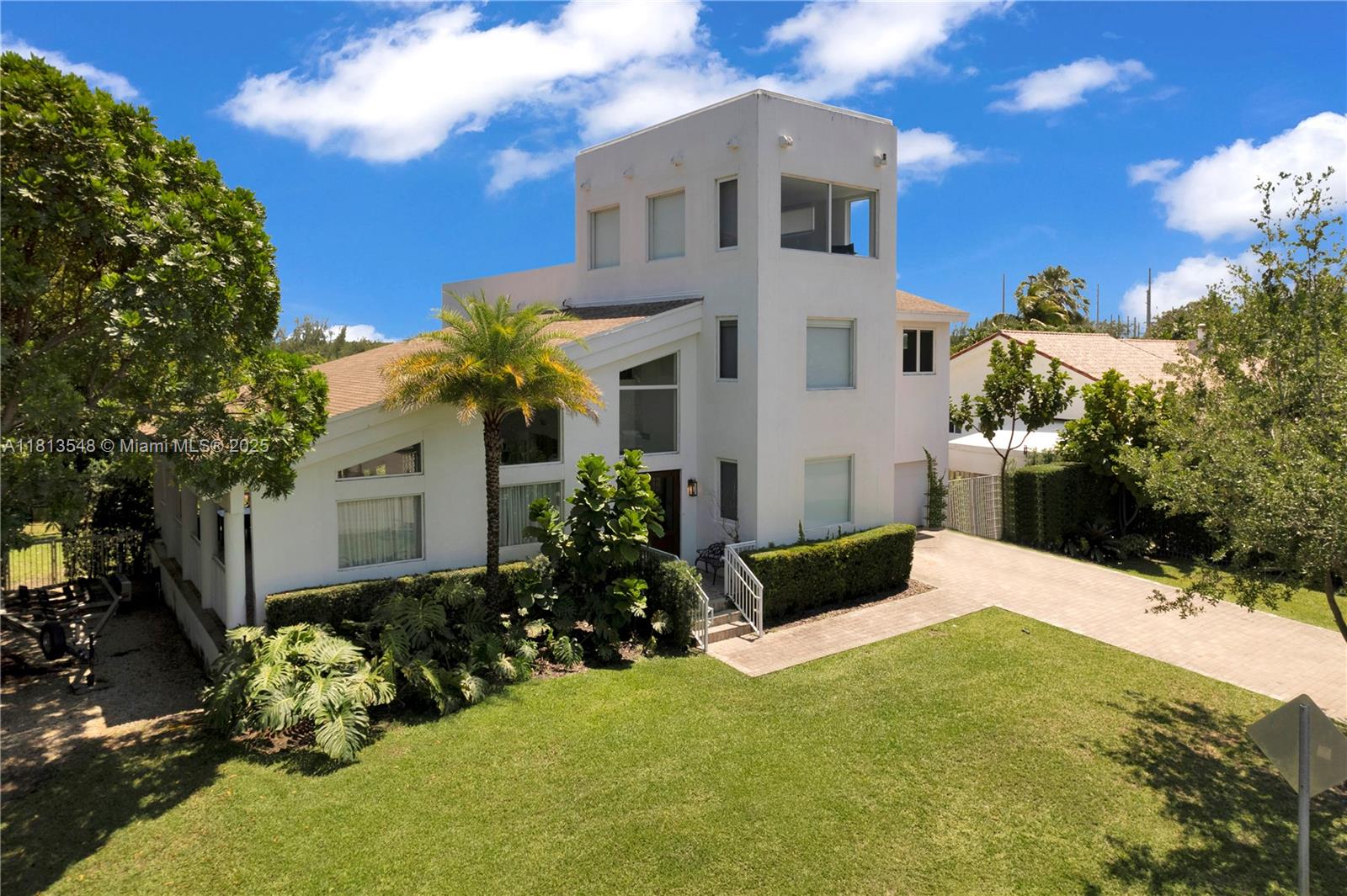 6320 Dolphin Dr Coral Gables, FL 33158 6320 Dolphin Dr Coral Gables, FL 33158