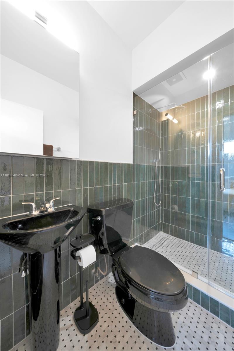 6320 Dolphin Dr Coral Gables, FL 33158 6320 Dolphin Dr Coral Gables, FL 33158