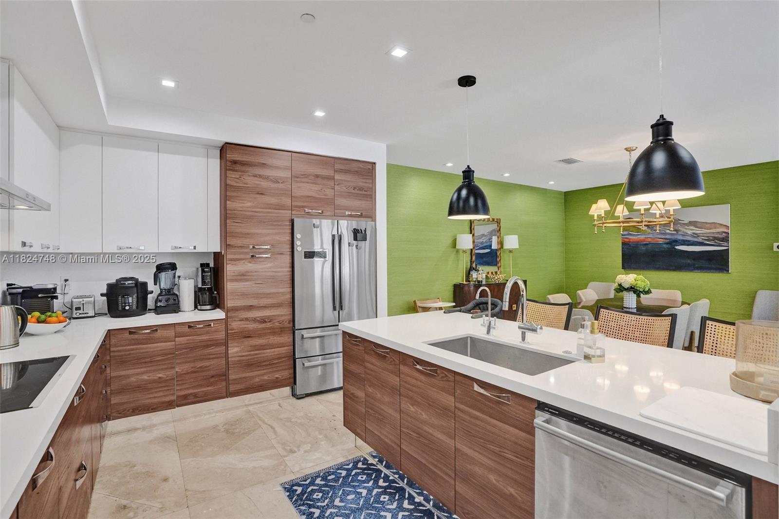 718 Valencia Ave #204 Coral Gables, FL 33134