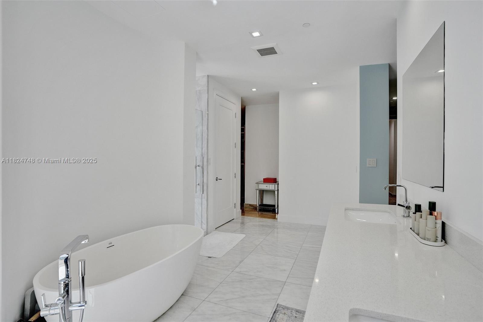 718 Valencia Ave #204 Coral Gables, FL 33134