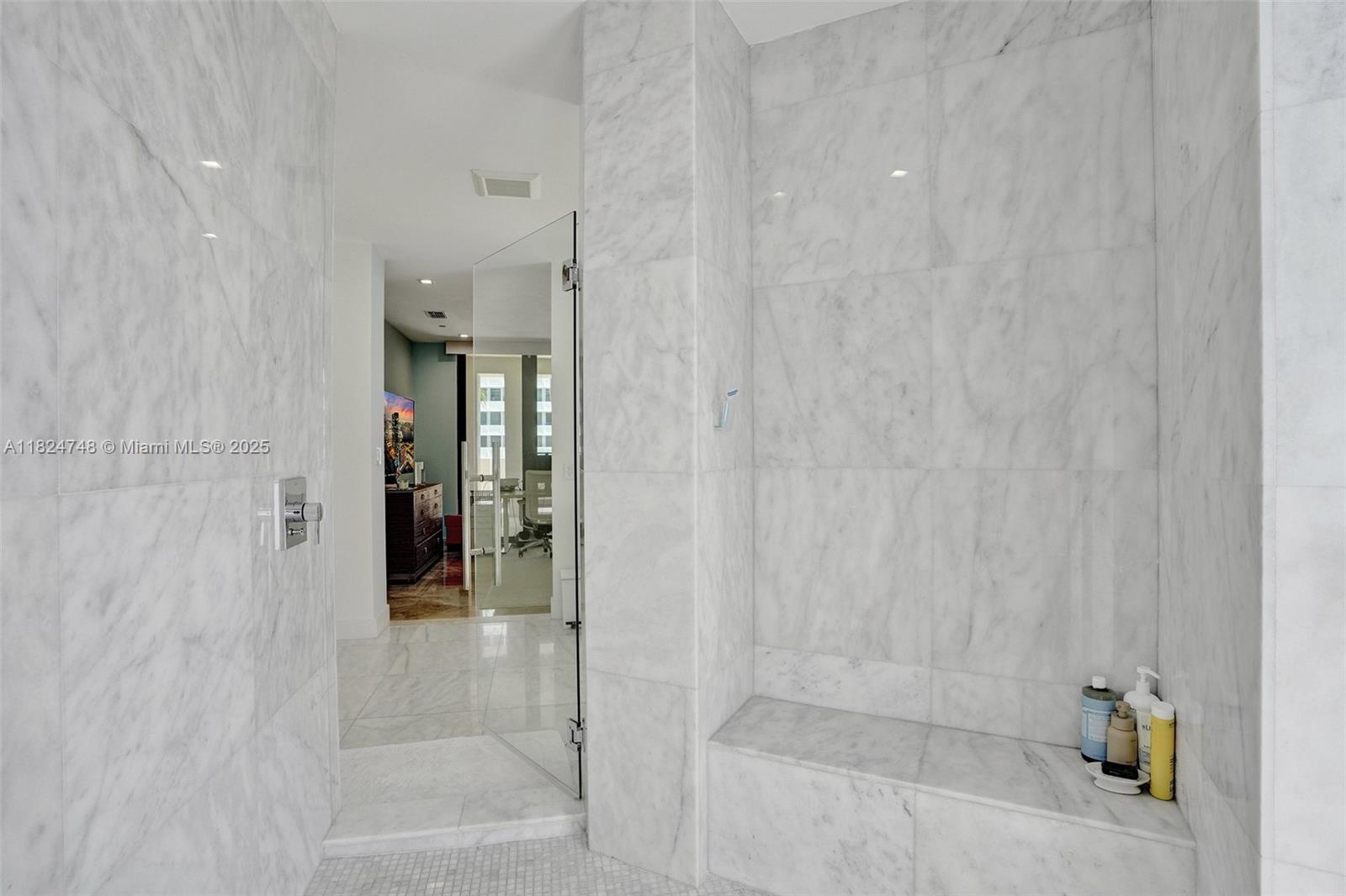 718 Valencia Ave #204 Coral Gables, FL 33134