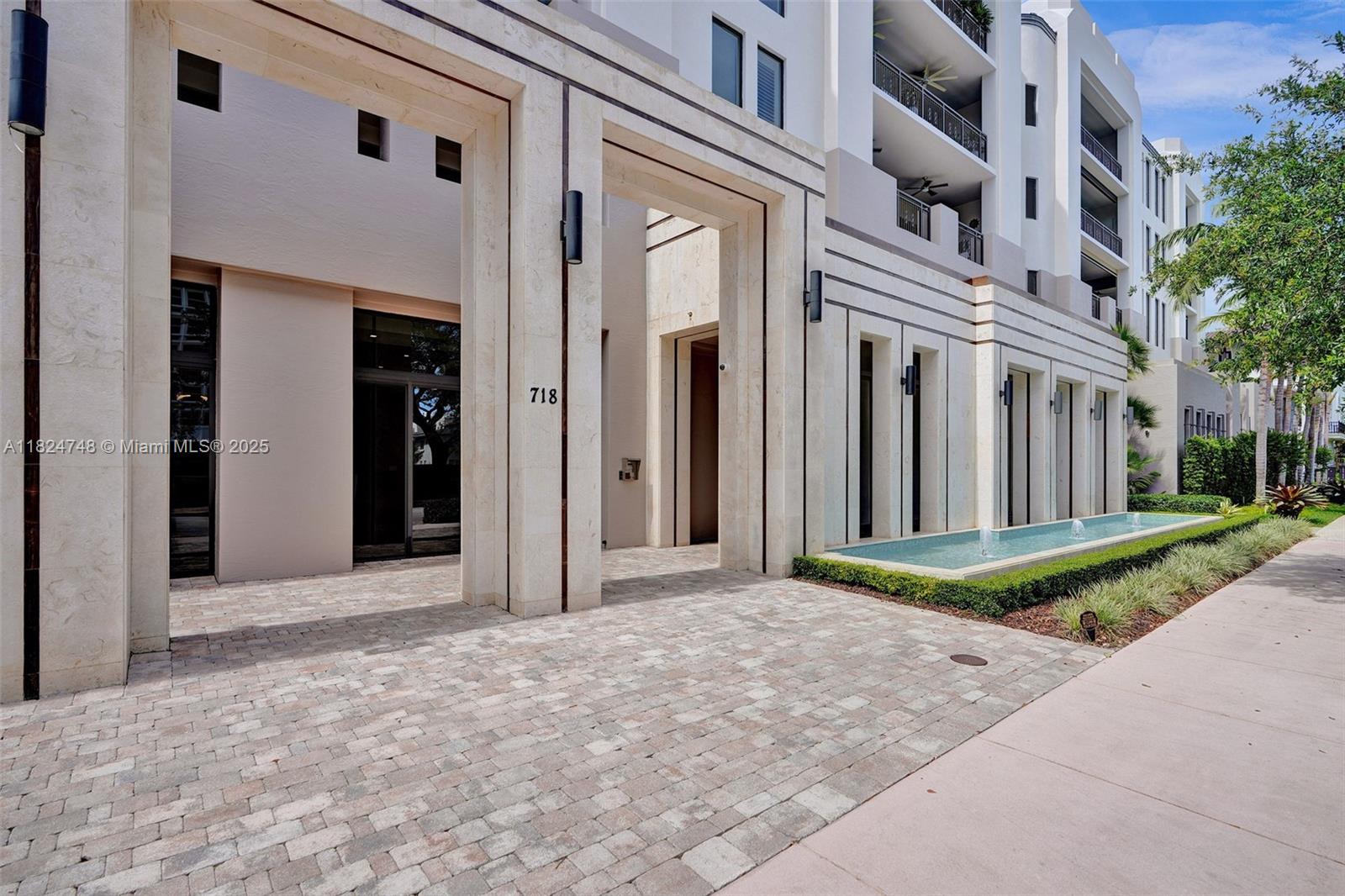 718 Valencia Ave #204 Coral Gables, FL 33134