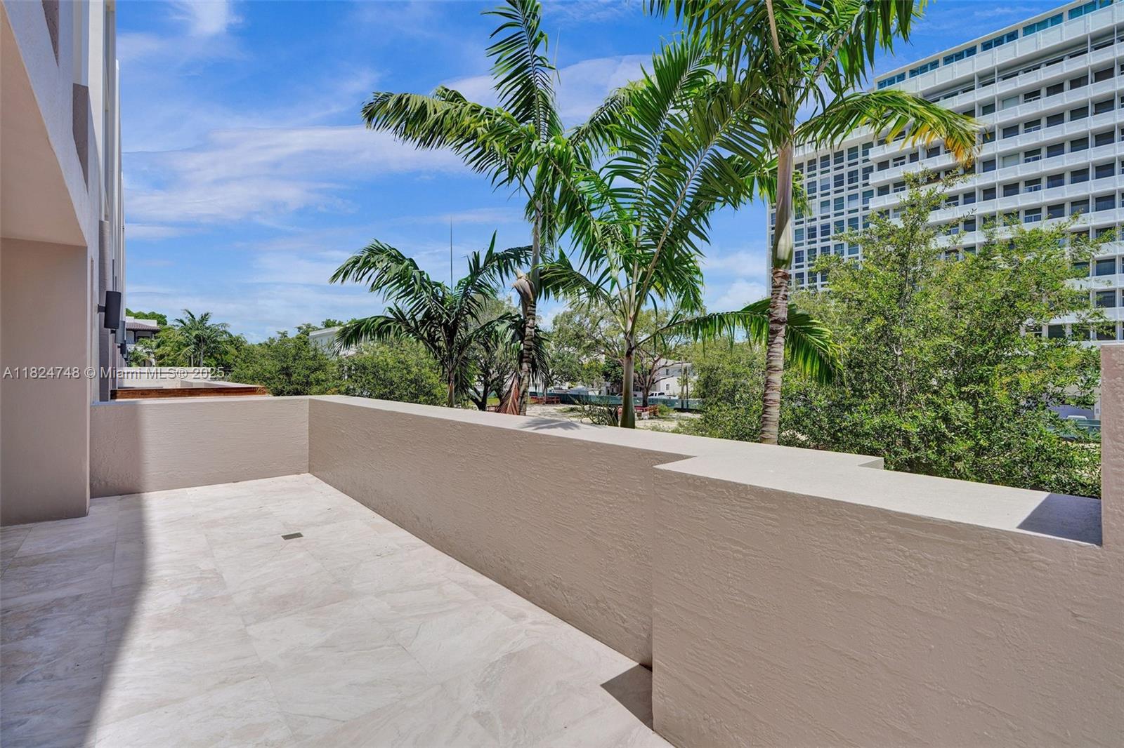 718 Valencia Ave #204 Coral Gables, FL 33134