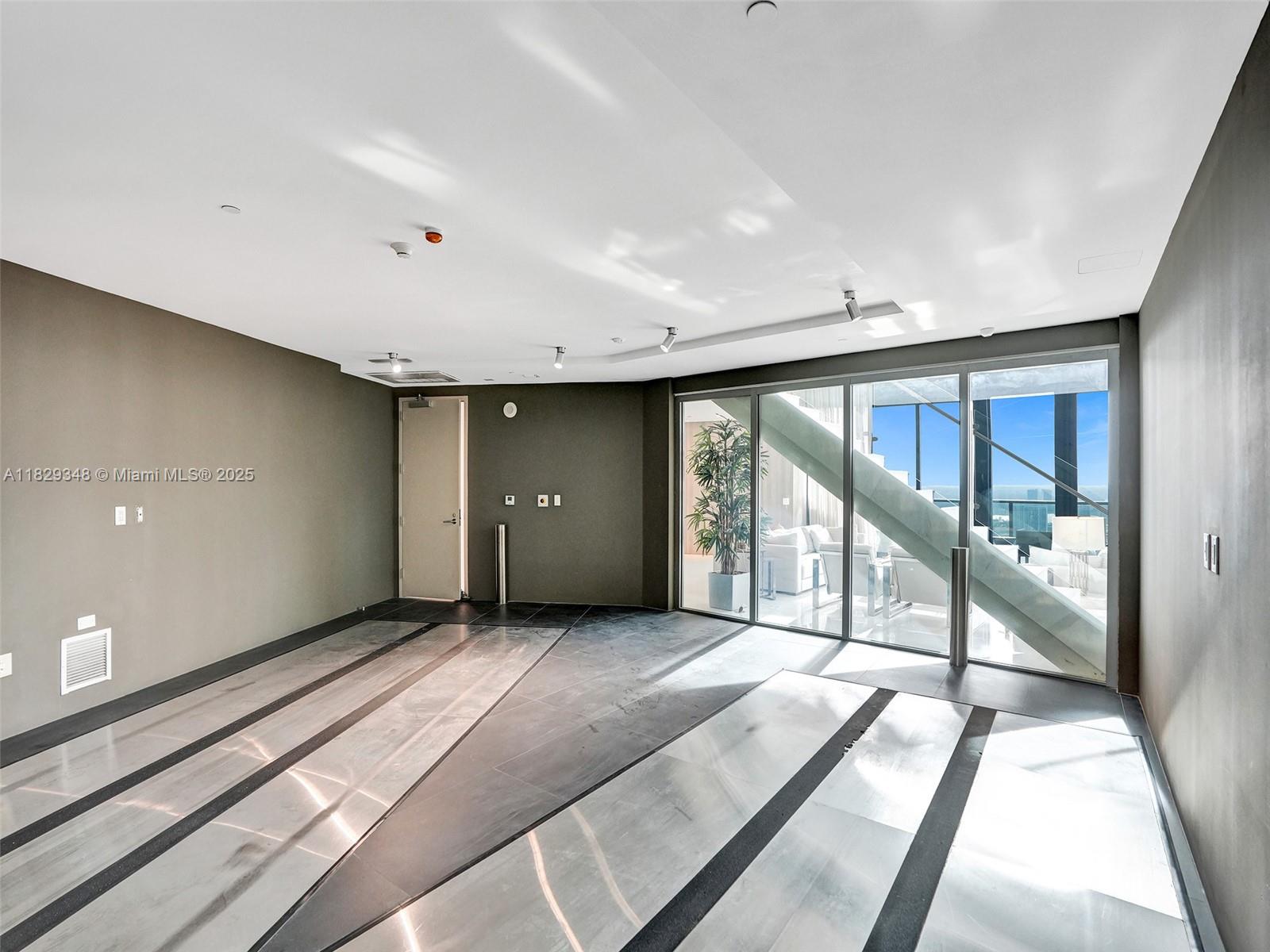 image Porsche Design Tower13