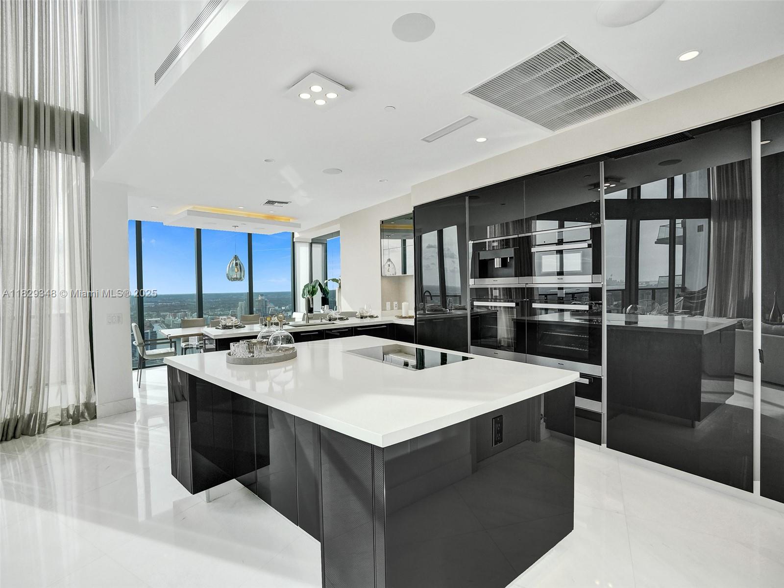 image Porsche Design Tower14
