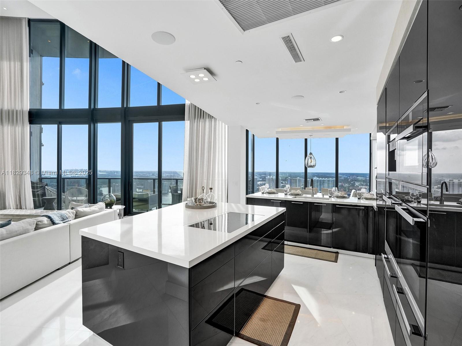 image Porsche Design Tower16