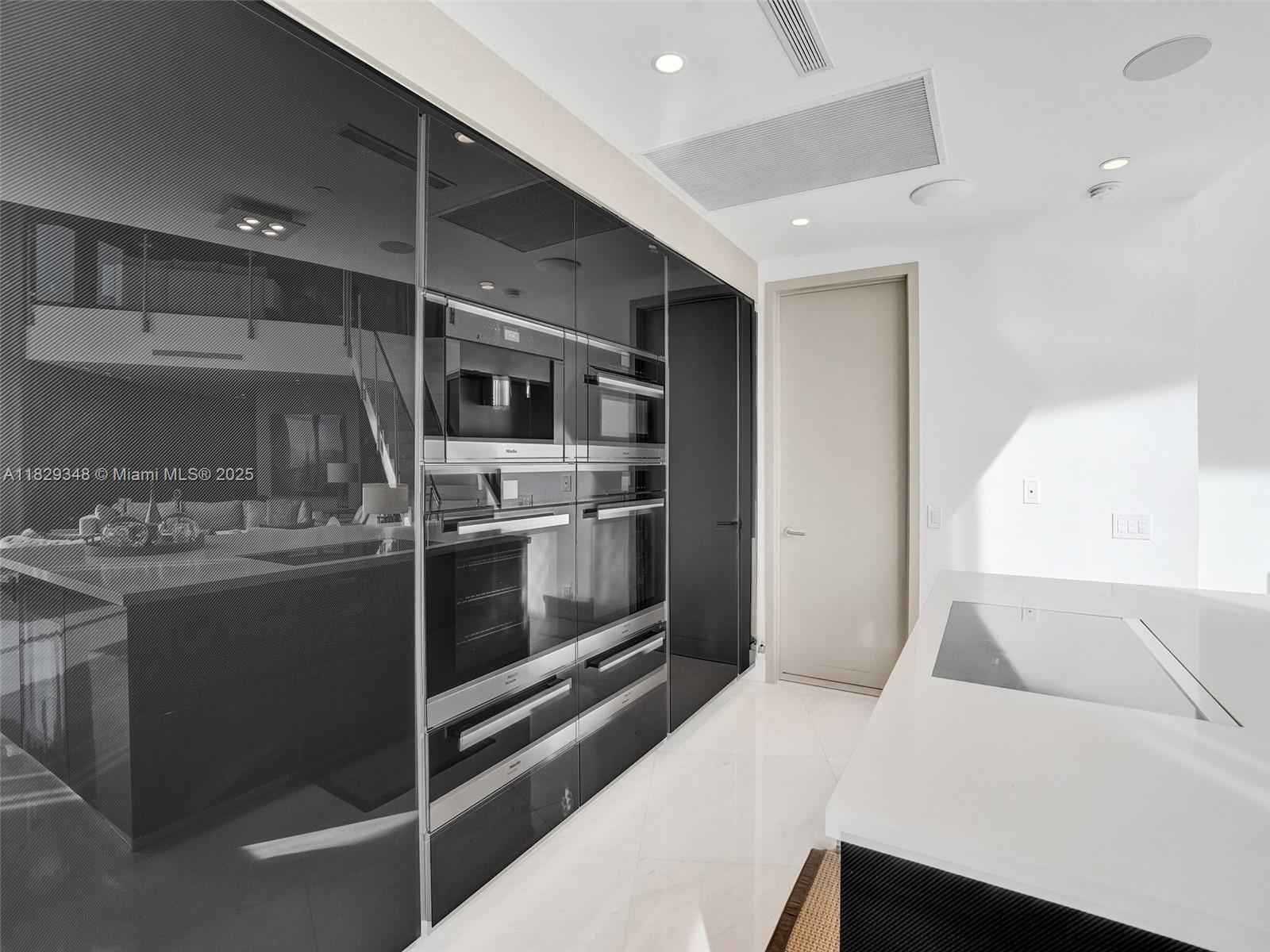 image Porsche Design Tower18