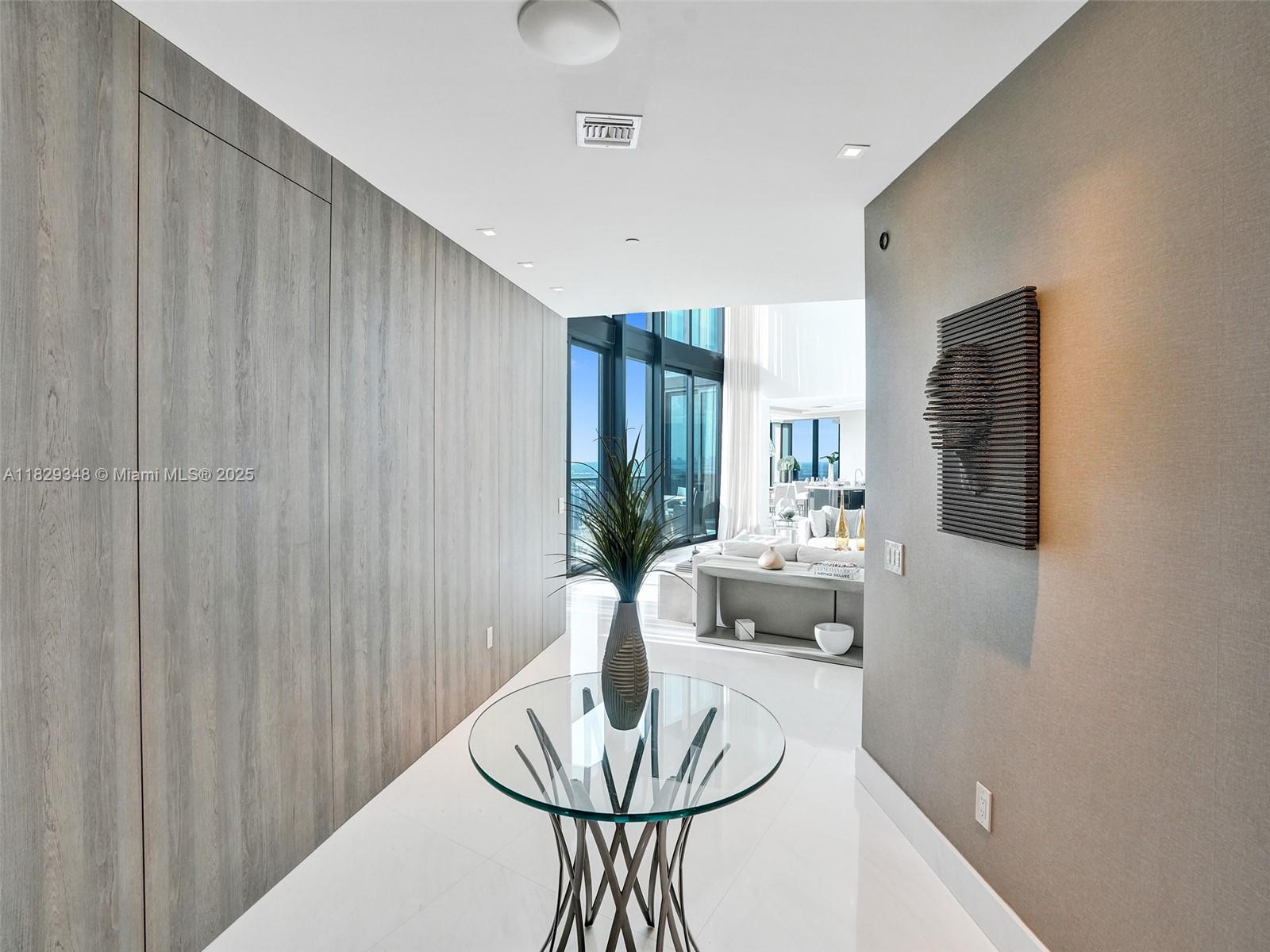 image Porsche Design Tower1