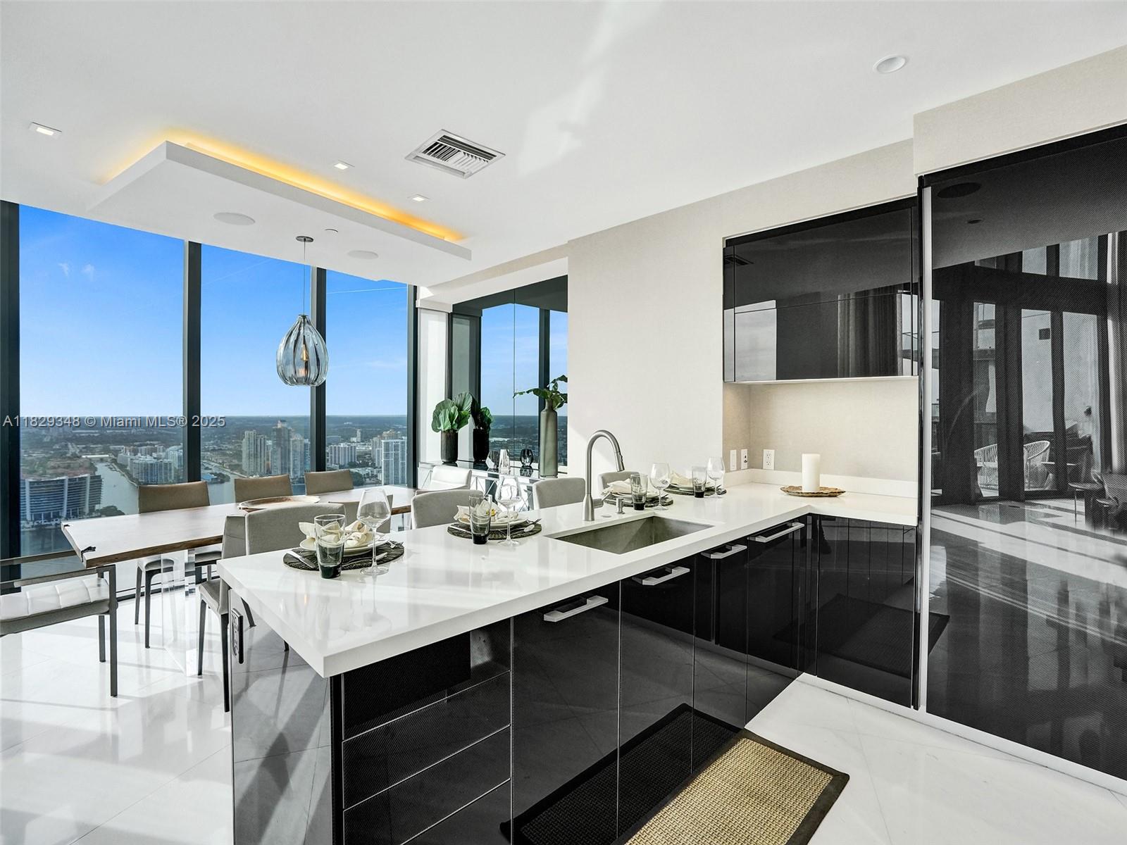 image Porsche Design Tower19