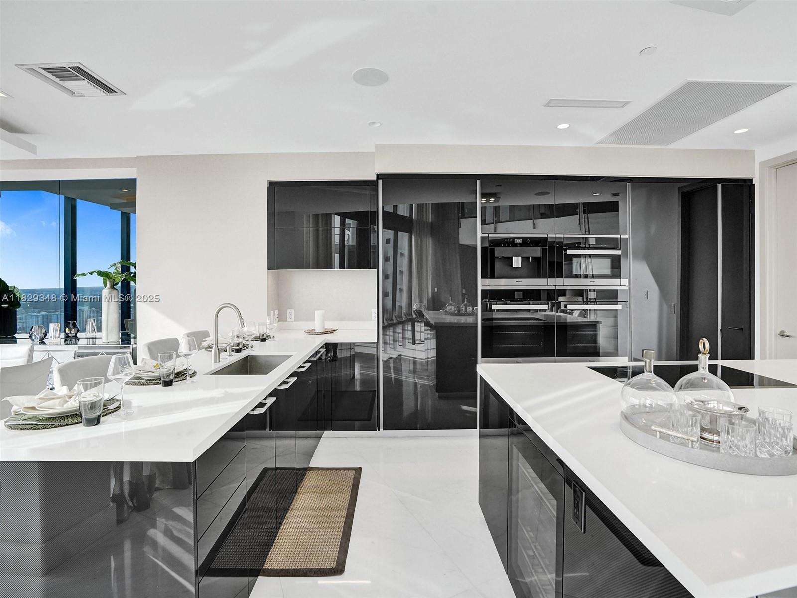 image Porsche Design Tower20