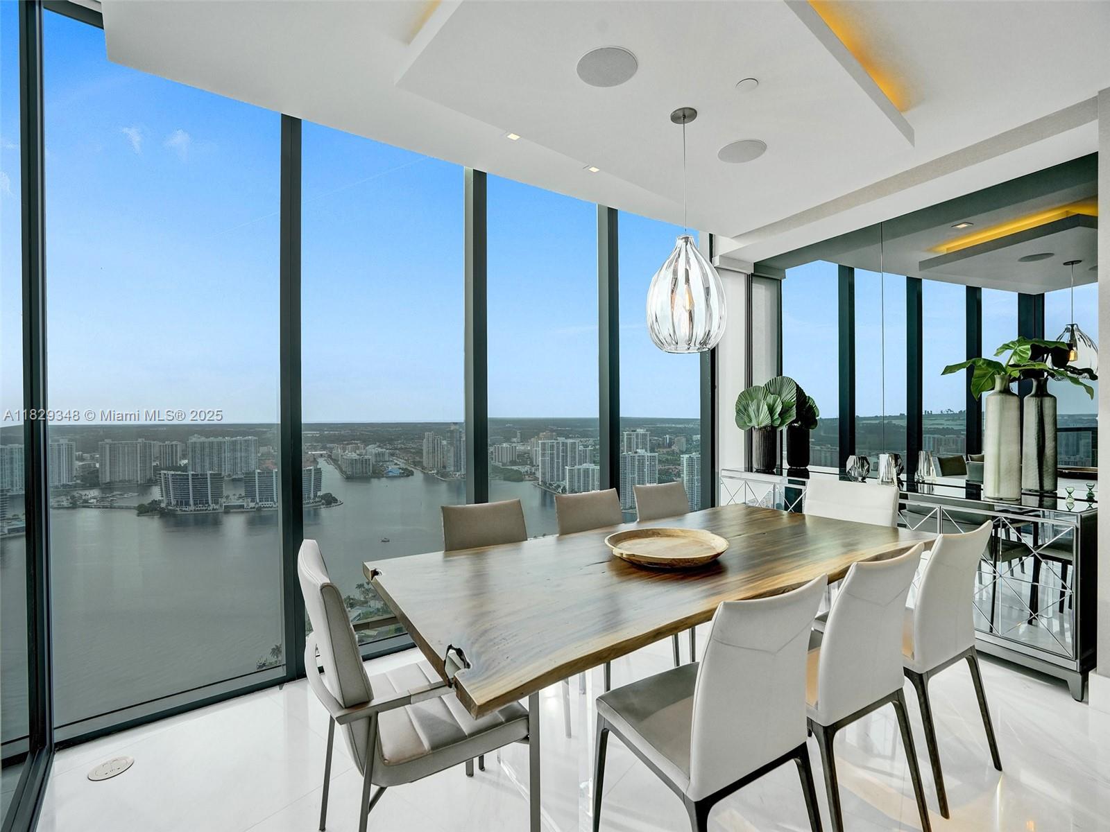 image Porsche Design Tower21