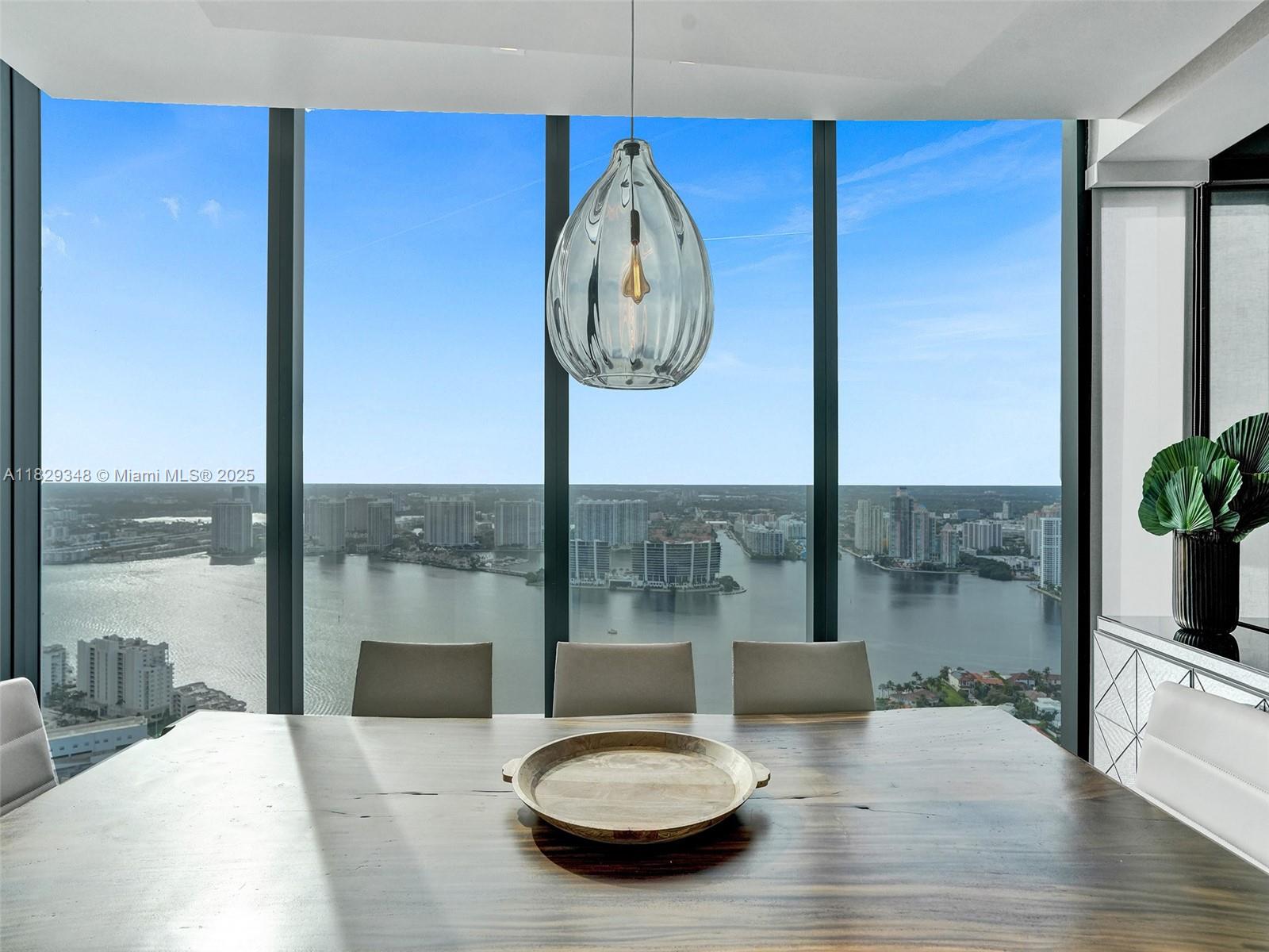 image Porsche Design Tower25