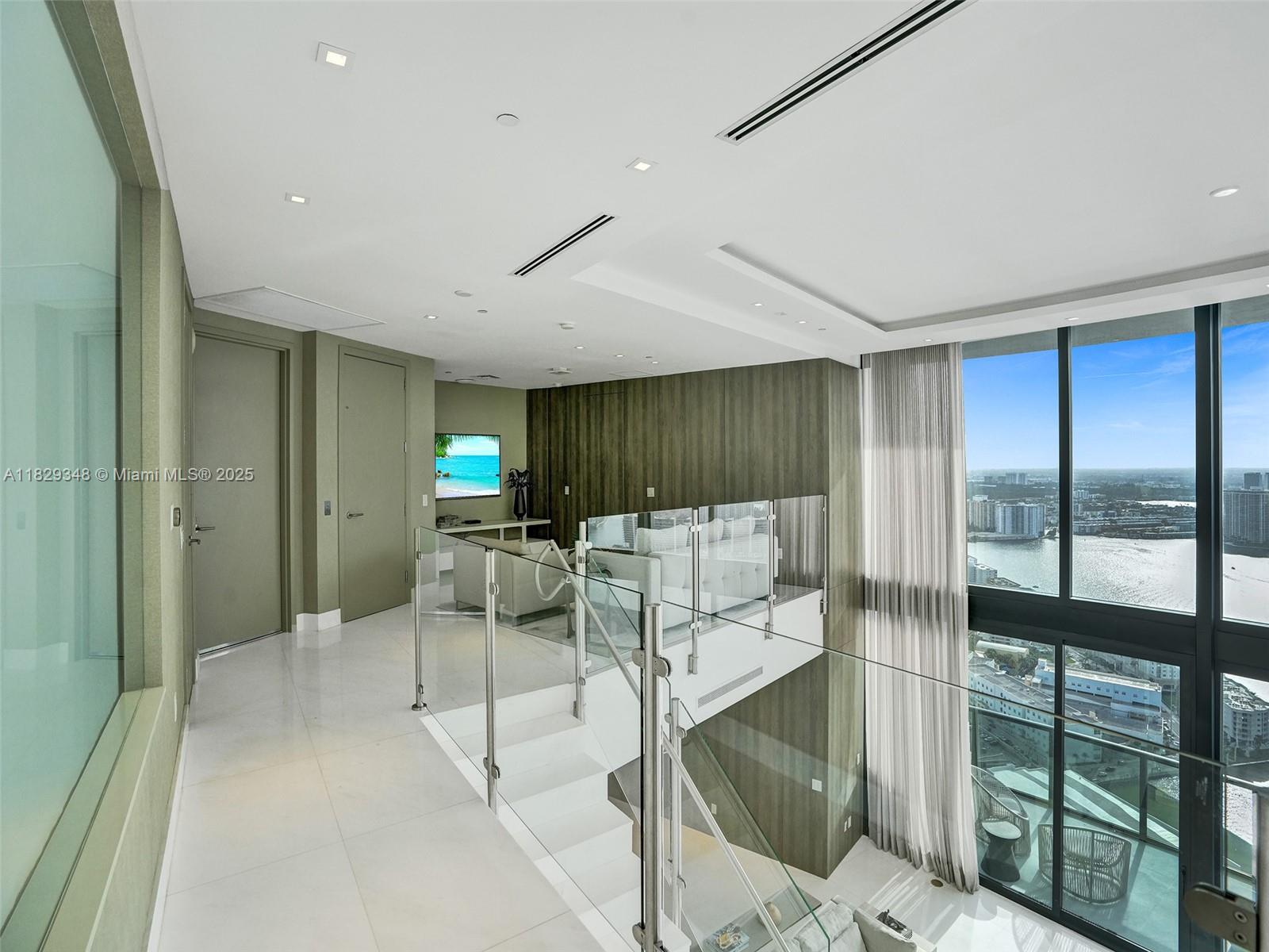 image Porsche Design Tower36