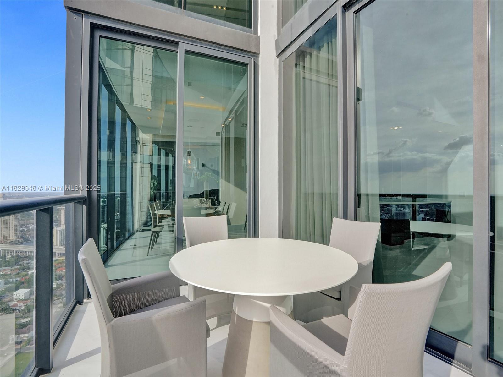 image Porsche Design Tower41