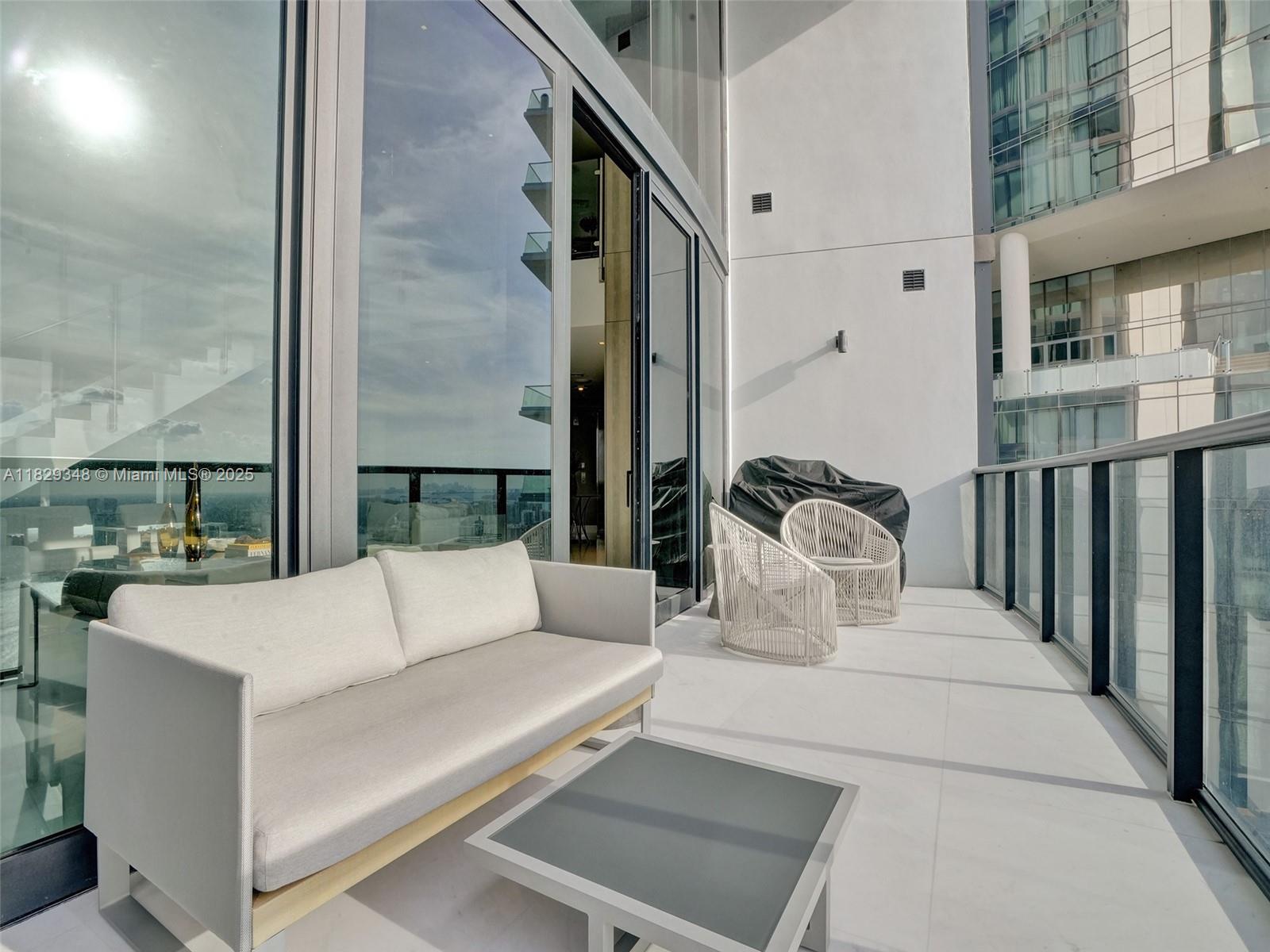 image Porsche Design Tower45