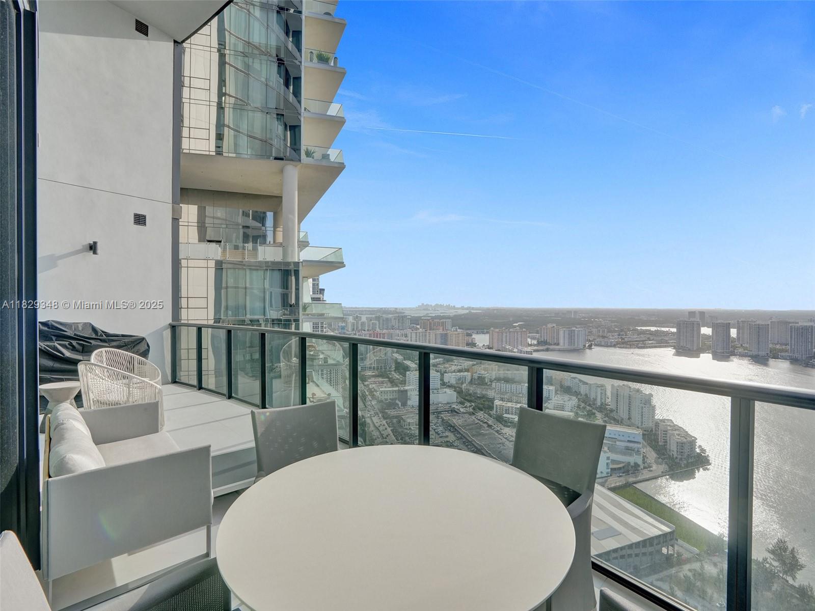 image Porsche Design Tower46