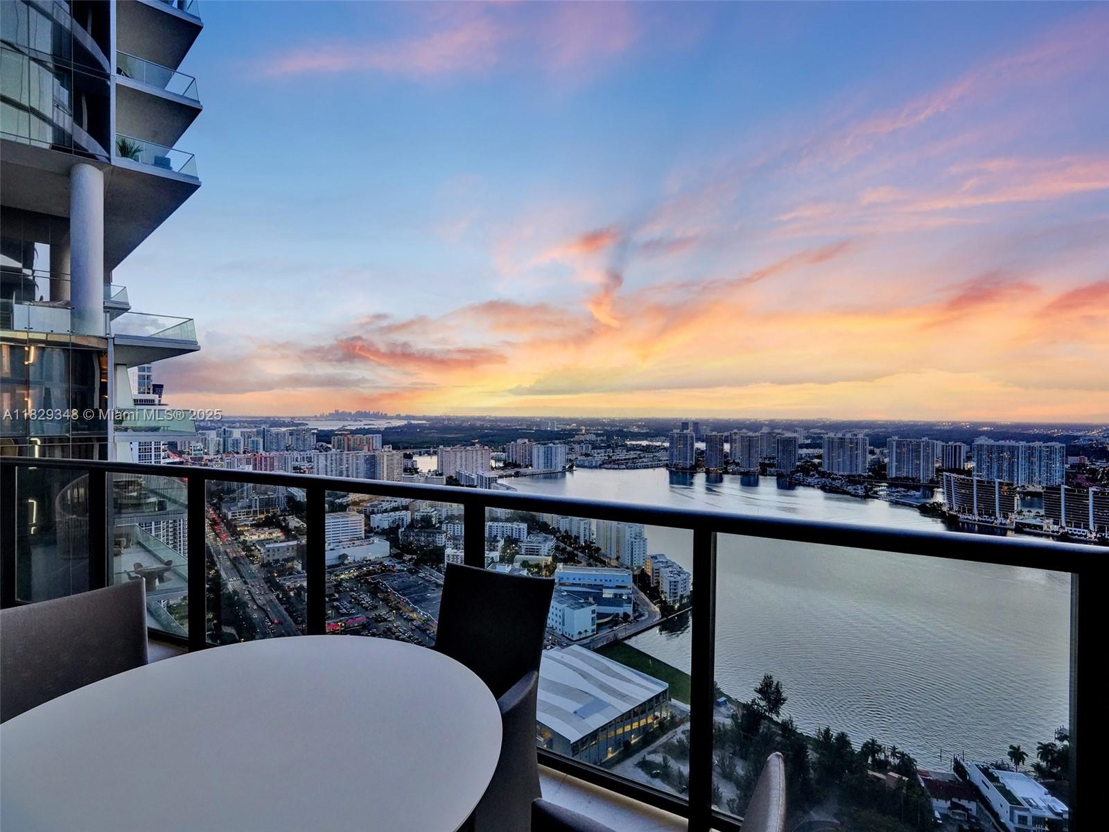 image Porsche Design Tower47