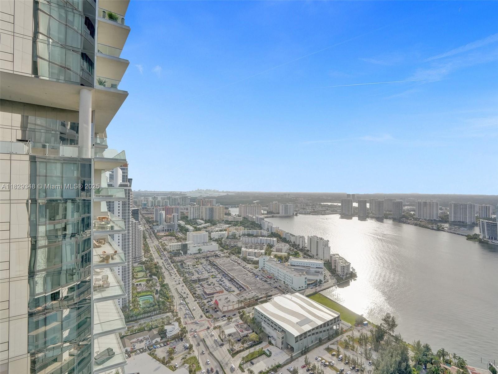image Porsche Design Tower48