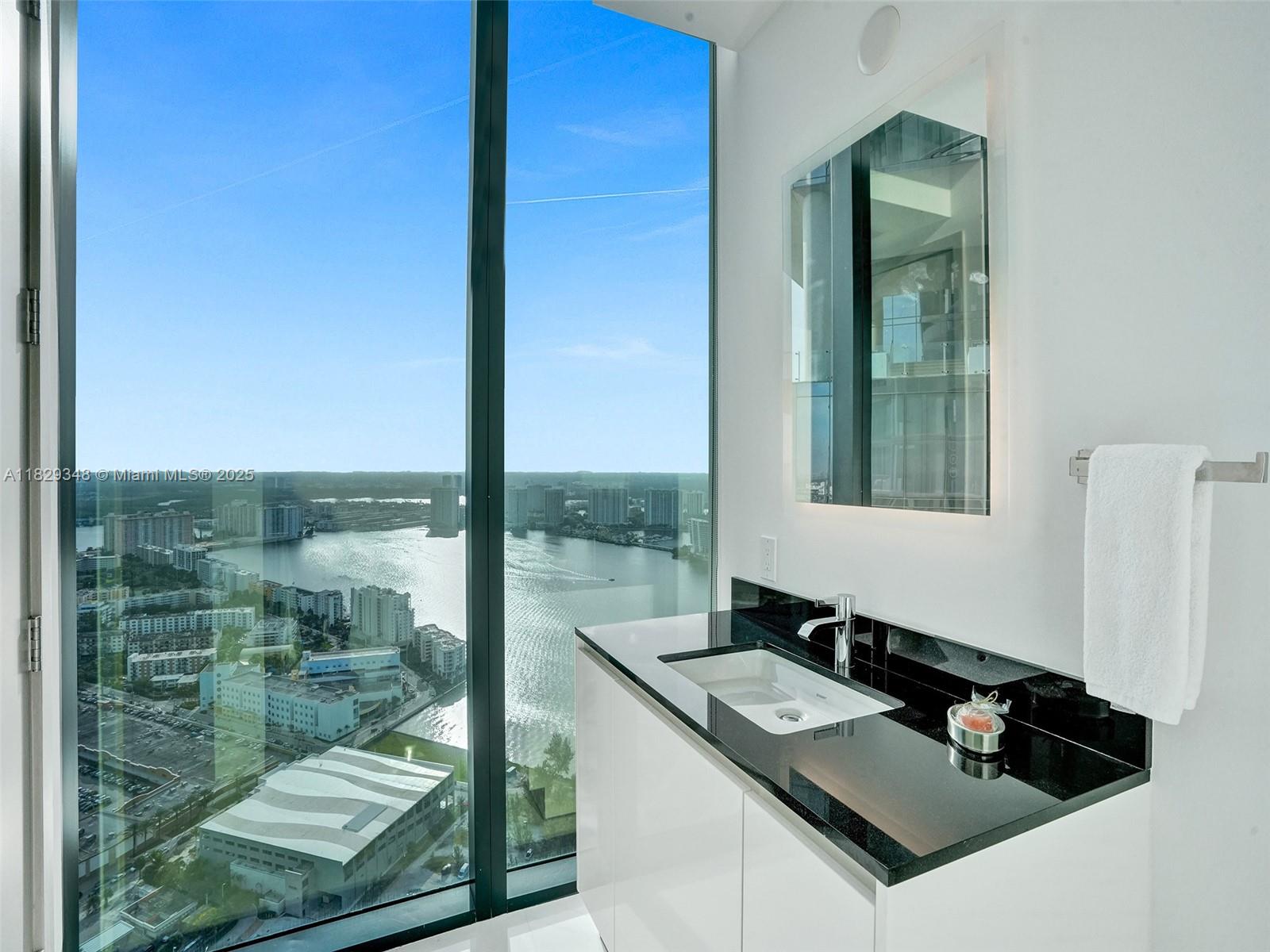 image Porsche Design Tower55