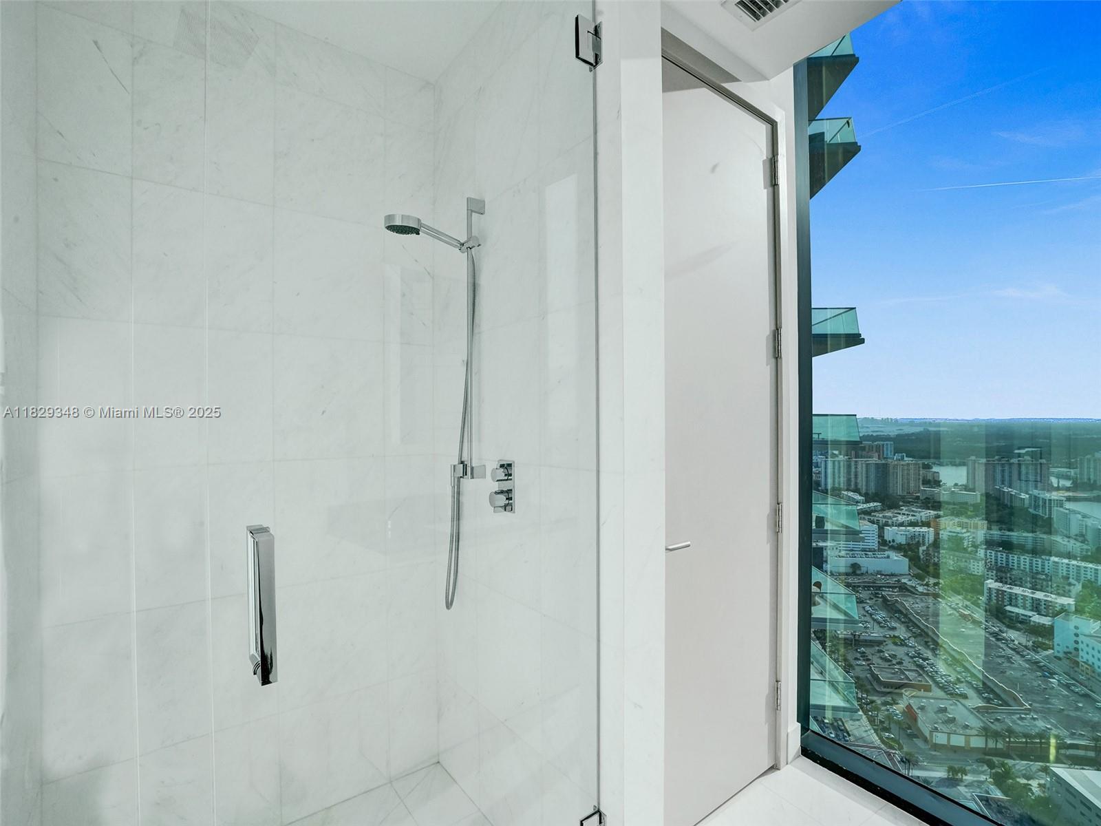 image Porsche Design Tower56