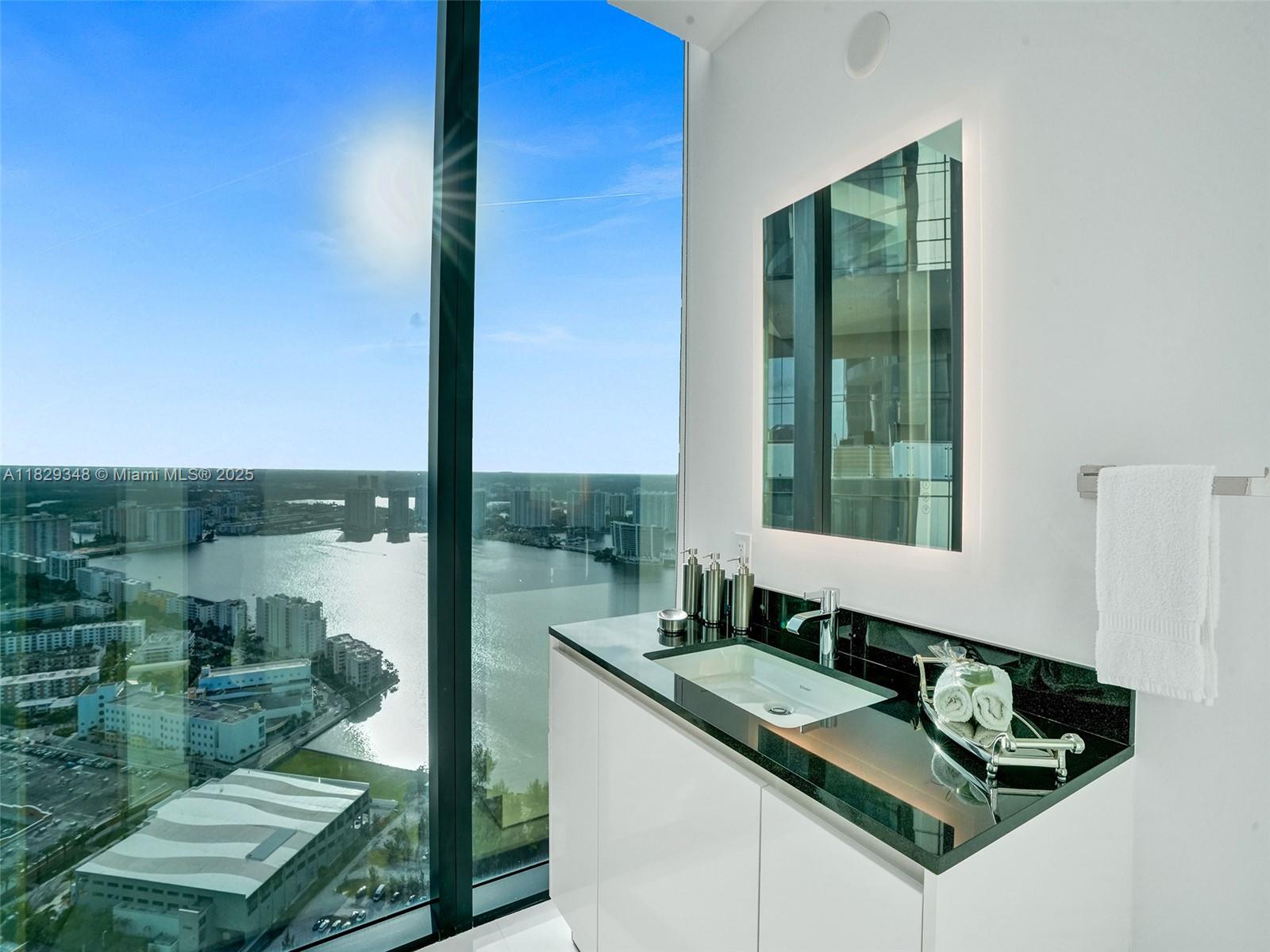 image Porsche Design Tower67
