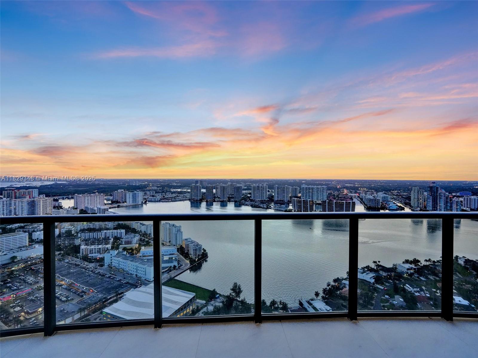 image Porsche Design Tower74