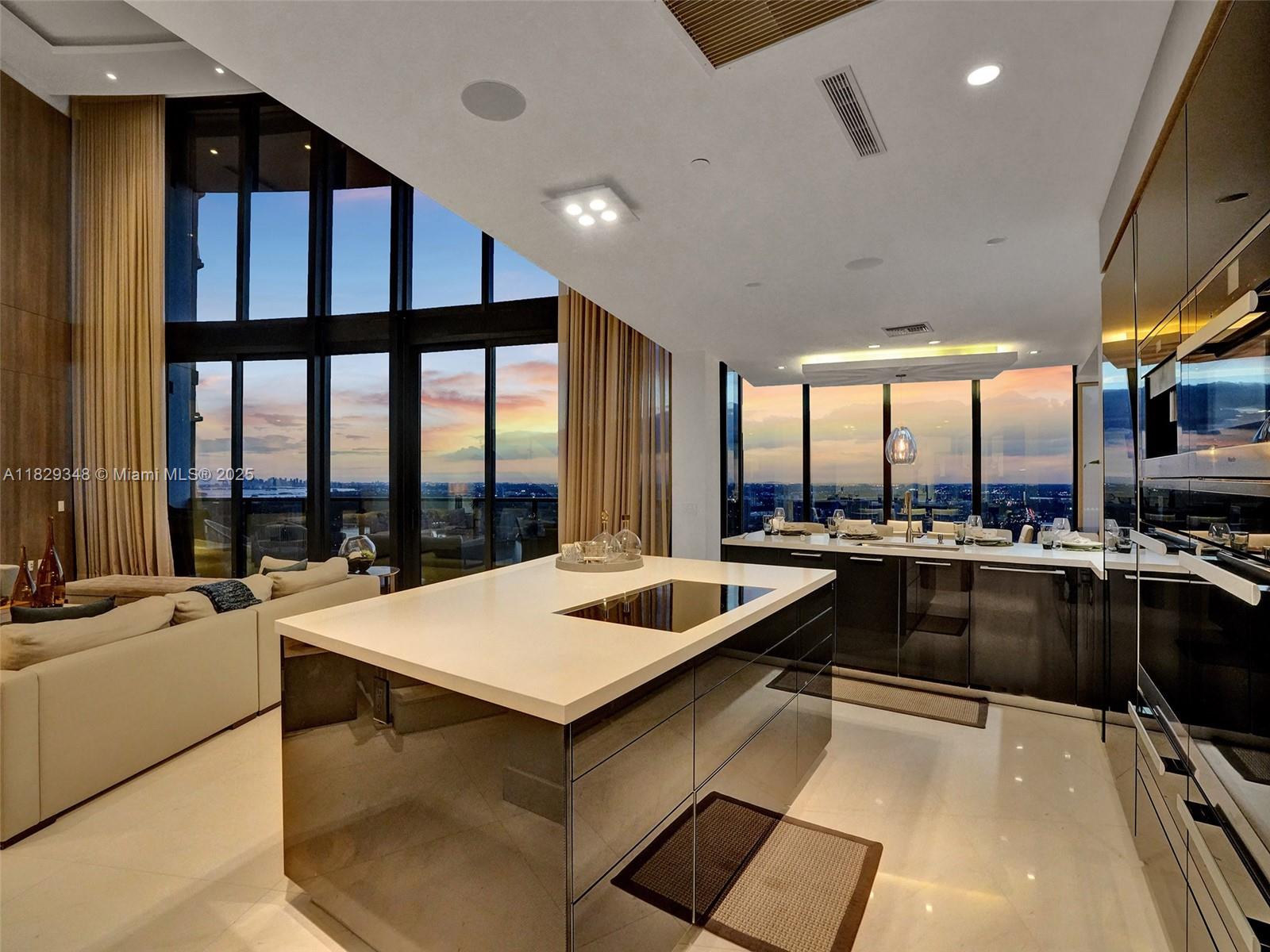 image Porsche Design Tower81