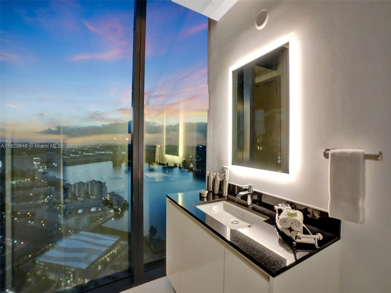 image Porsche Design Tower85