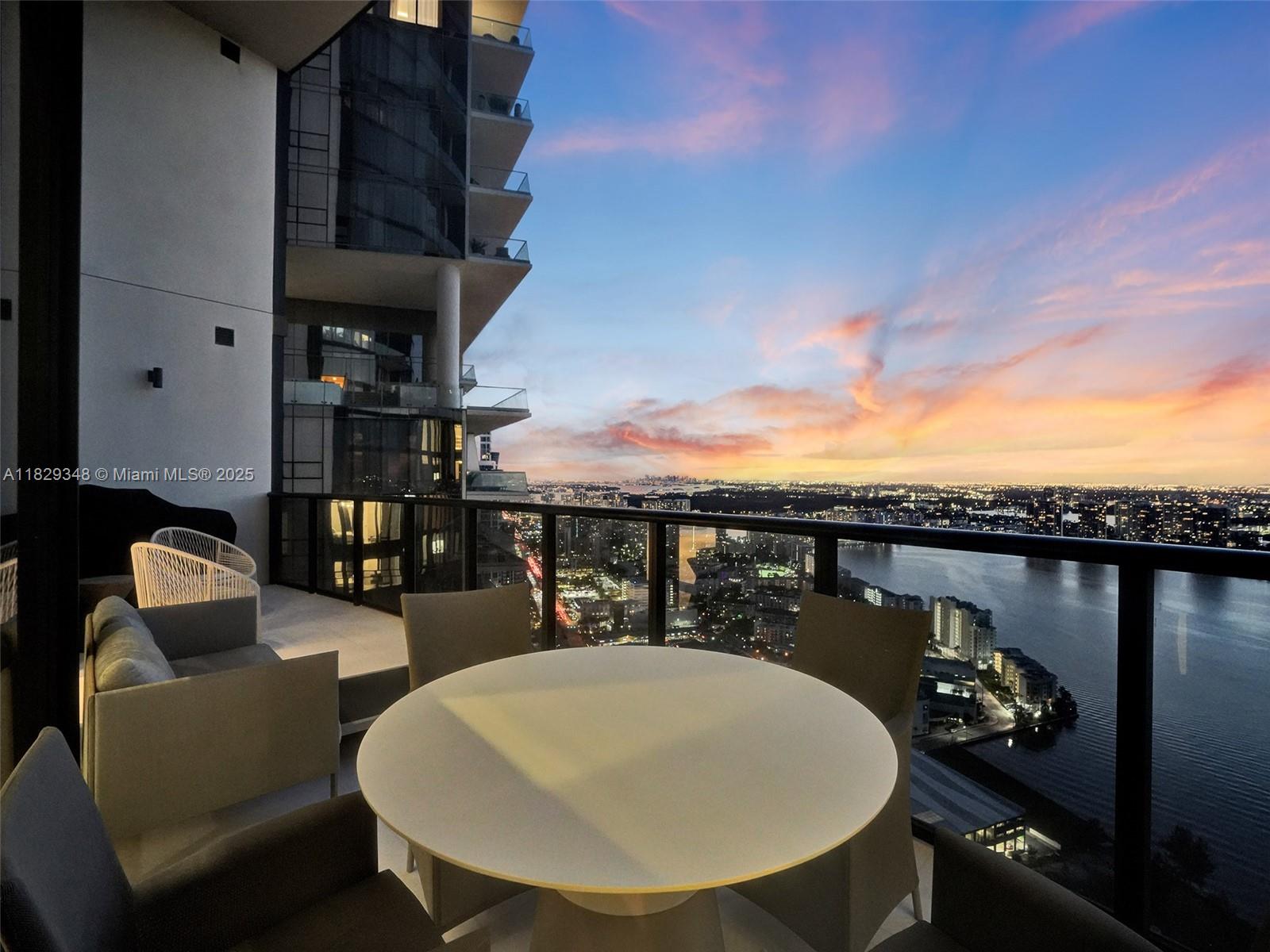 image Porsche Design Tower92