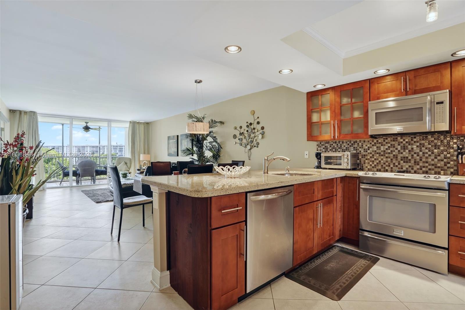 2901 S Palm Aire Dr #608