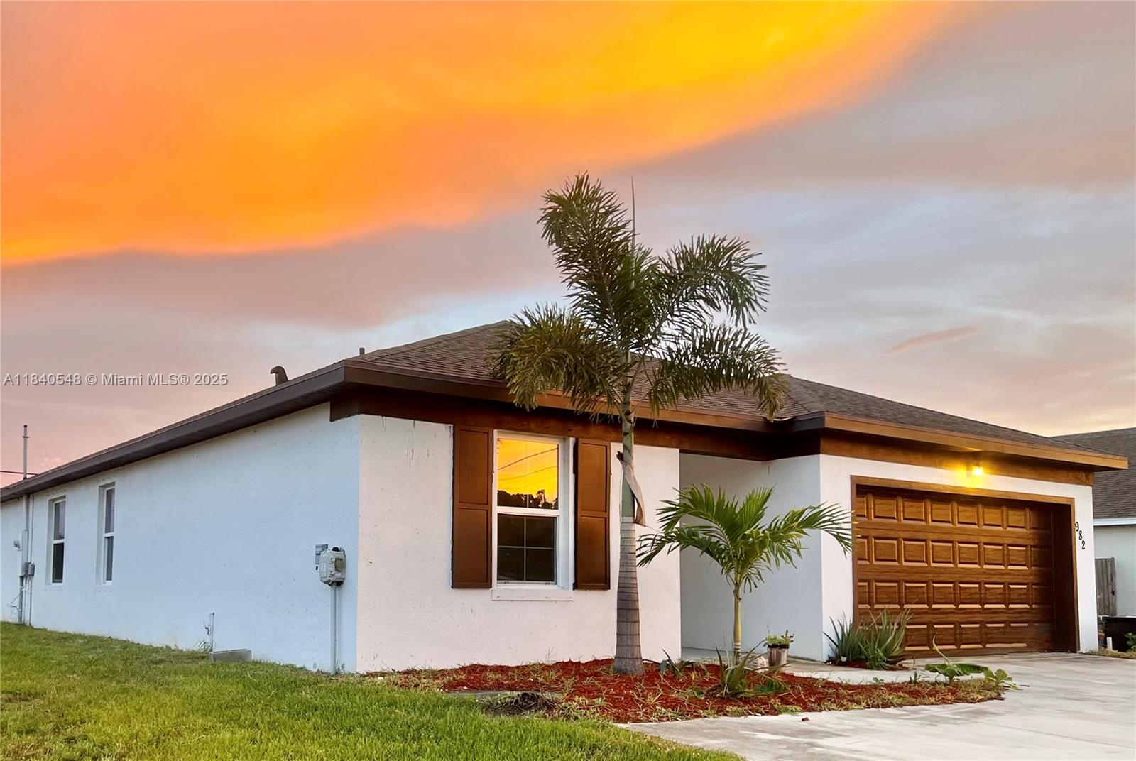 982 SW Alcantarra Blvd