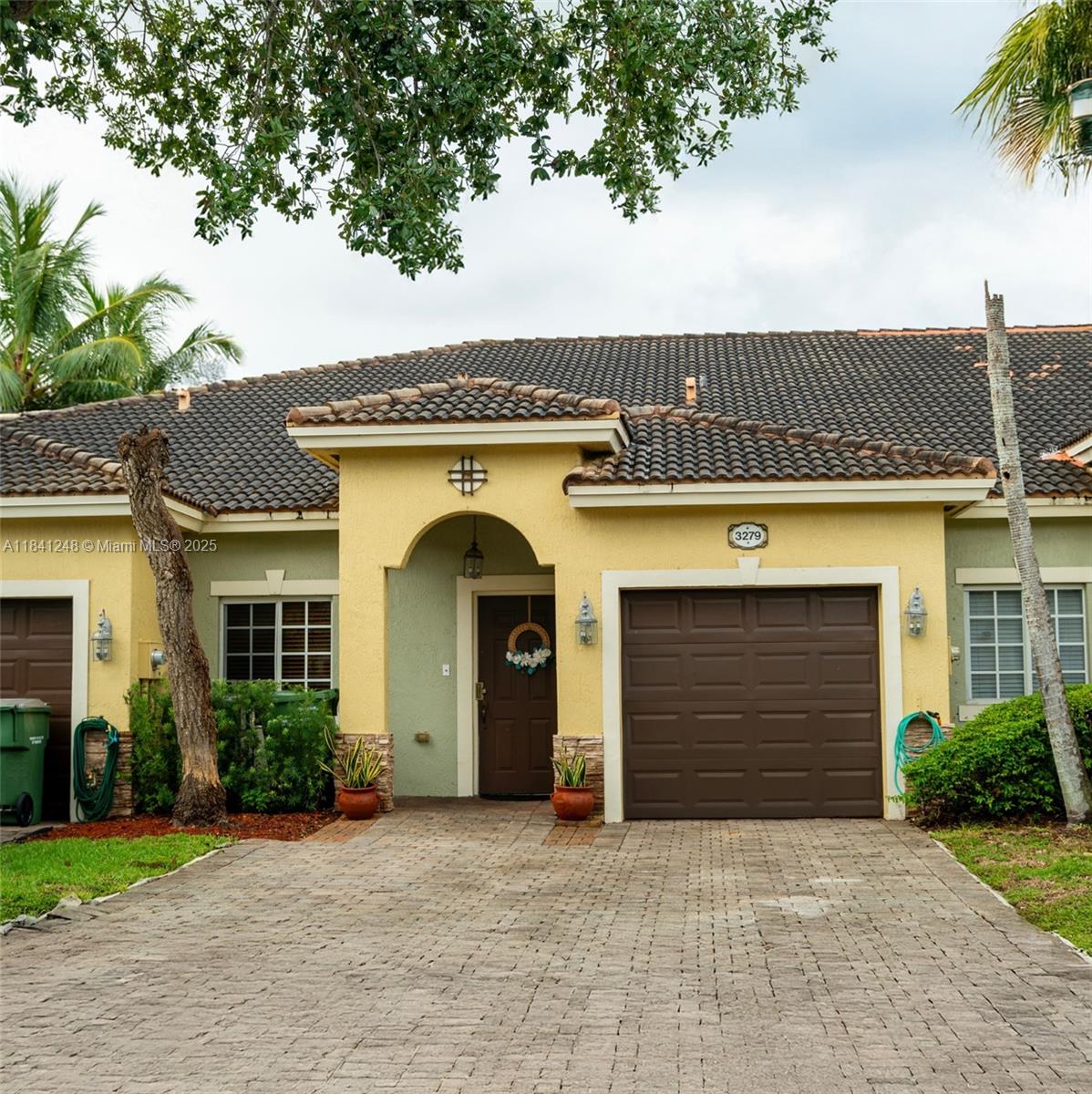 3279 NE 11th Dr