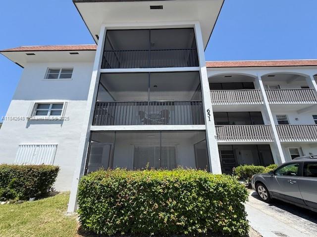 651 Pine Dr #202