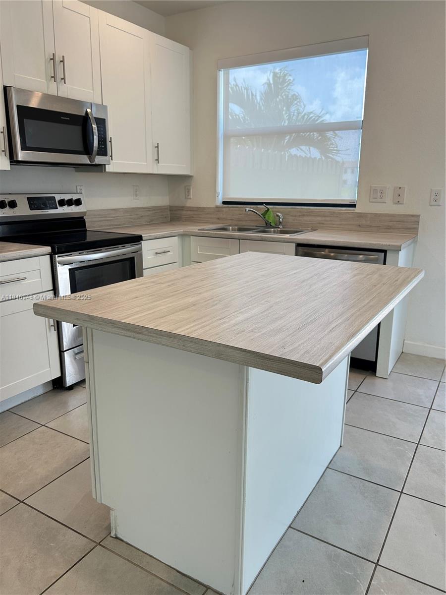 10090 SW 228th Ter Miami, FL 33190