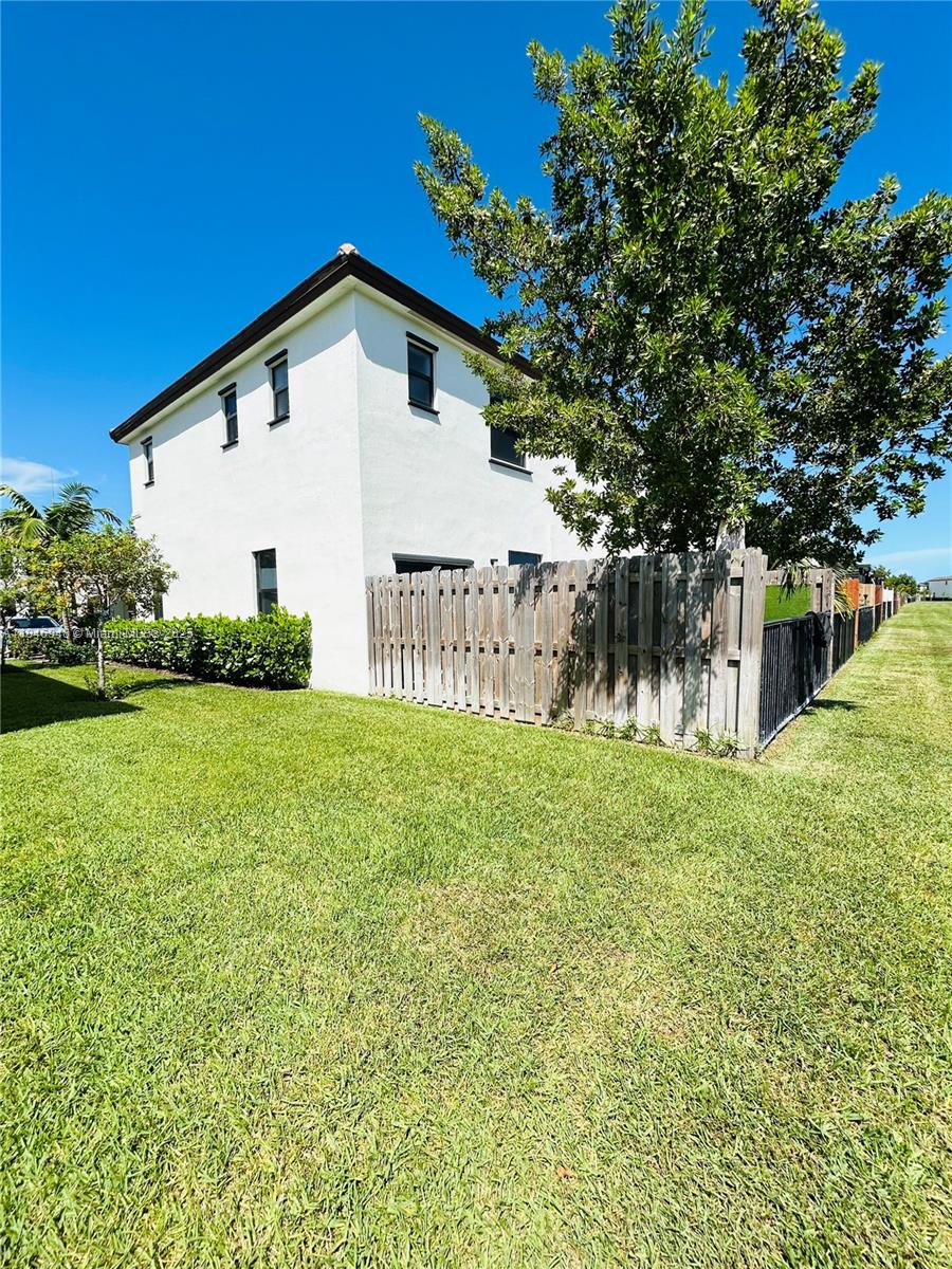 10090 SW 228th Ter Miami, FL 33190