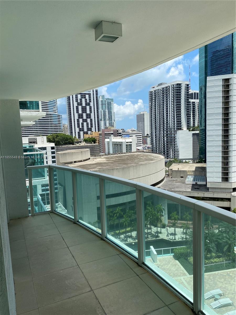 31 SE 5th St #1806