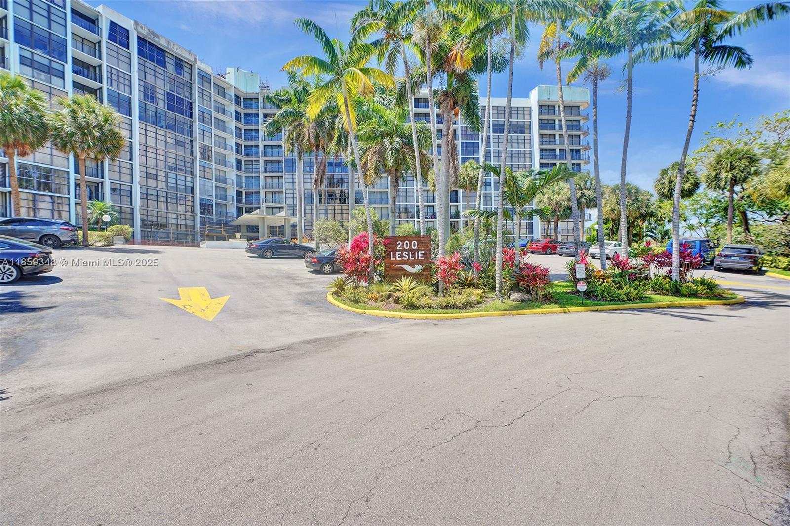 200 Leslie Dr #1031