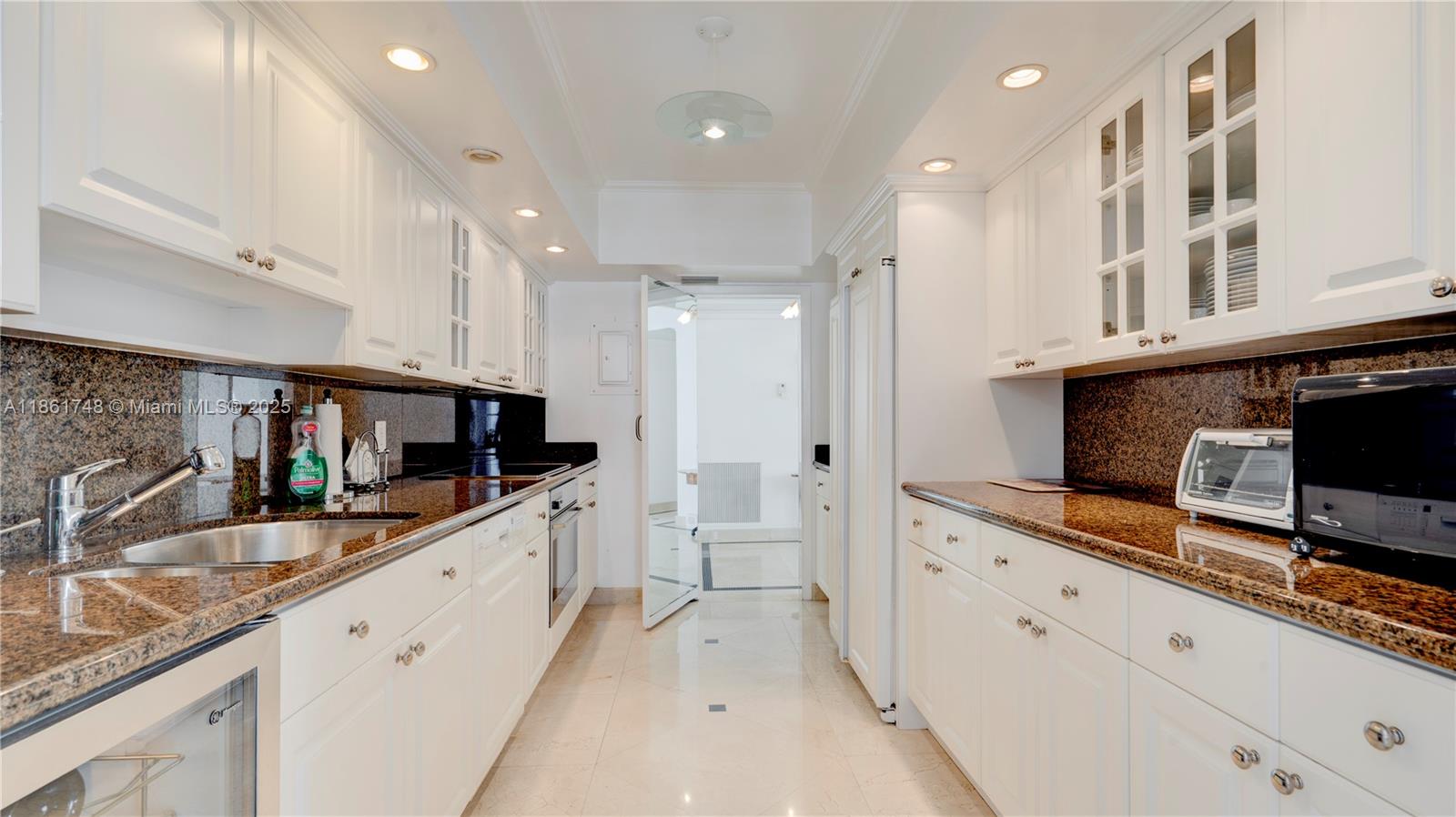 5640 Collins Ave #6B Miami Beach, FL 33140