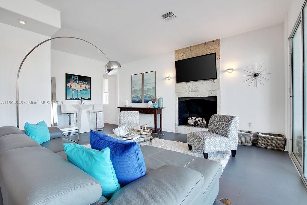 257 N Coconut Ln Miami Beach, FL 33139