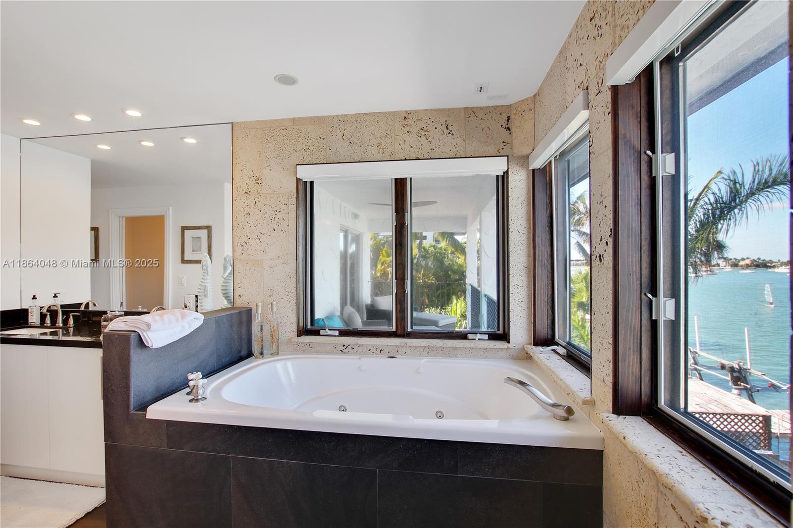 257 N Coconut Ln Miami Beach, FL 33139