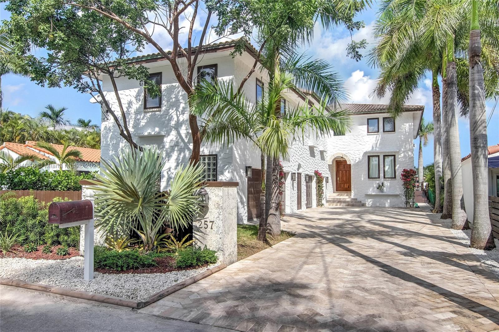 257 N Coconut Ln Miami Beach, FL 33139