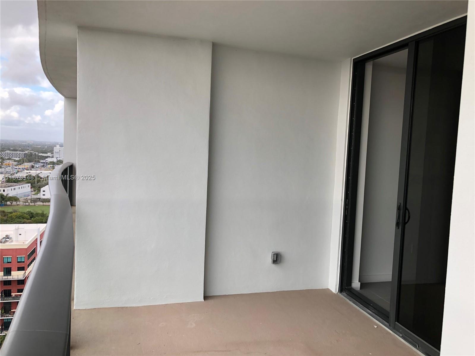 image Canvas Condo10