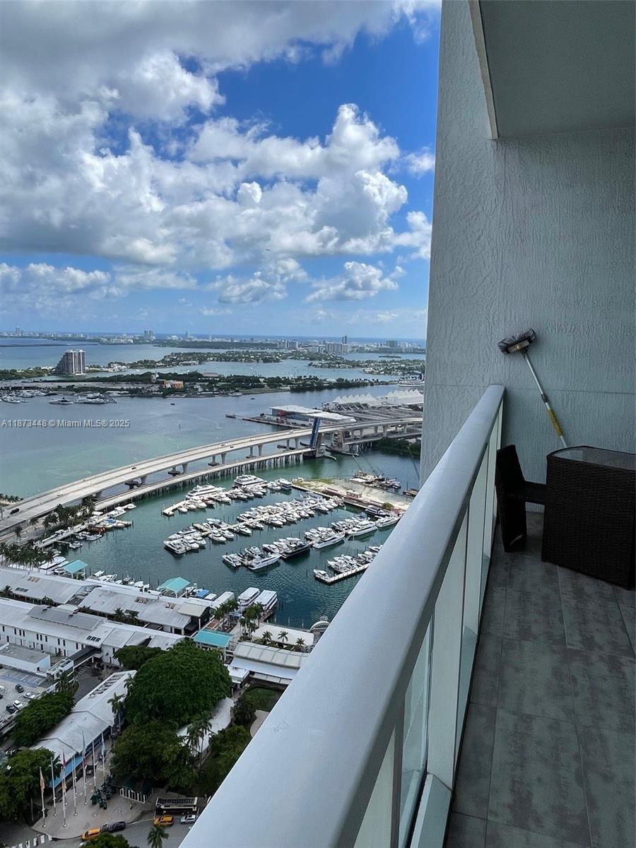 244 Biscayne Blvd #4604