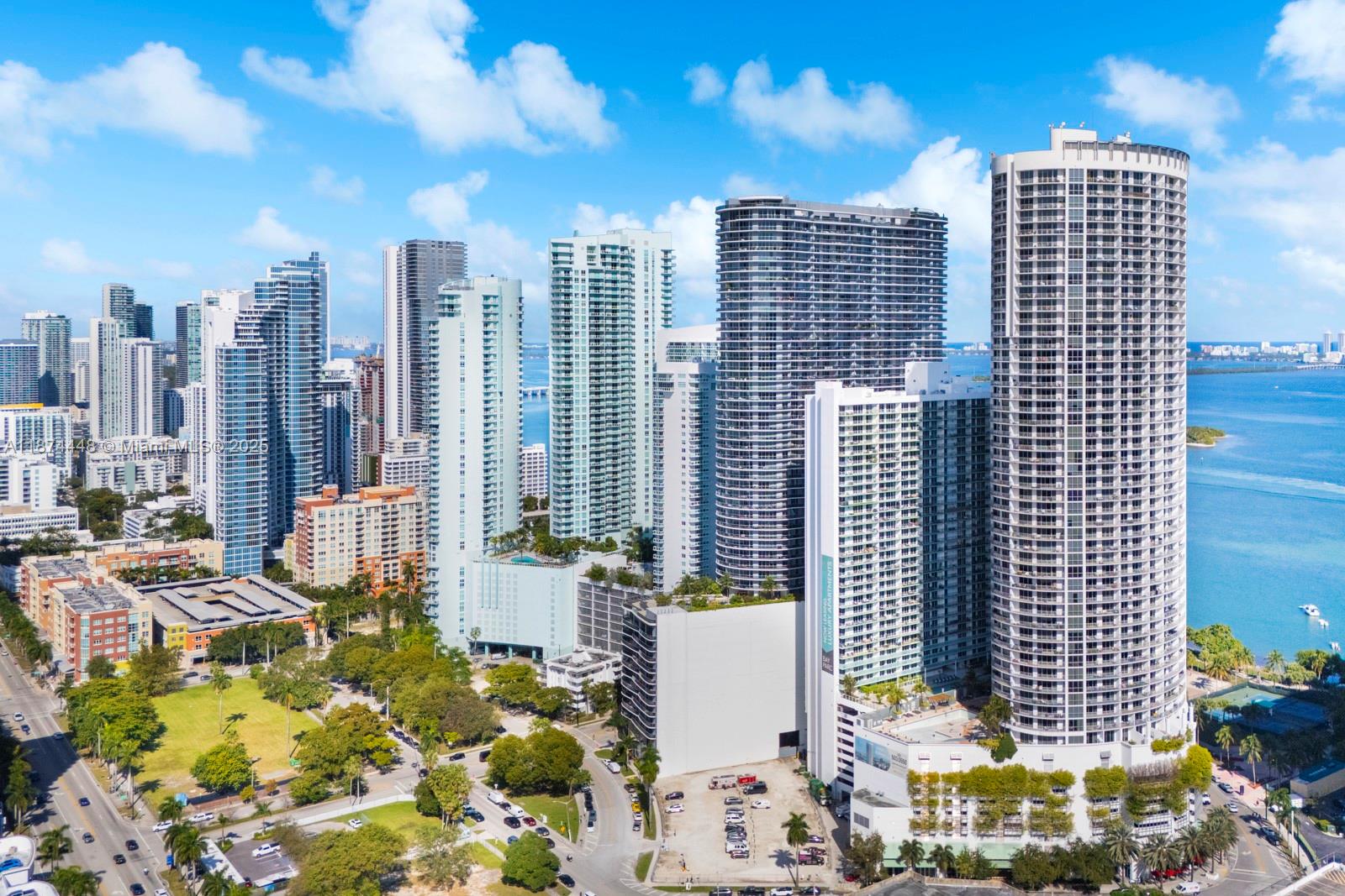 image Opera Tower Condo19